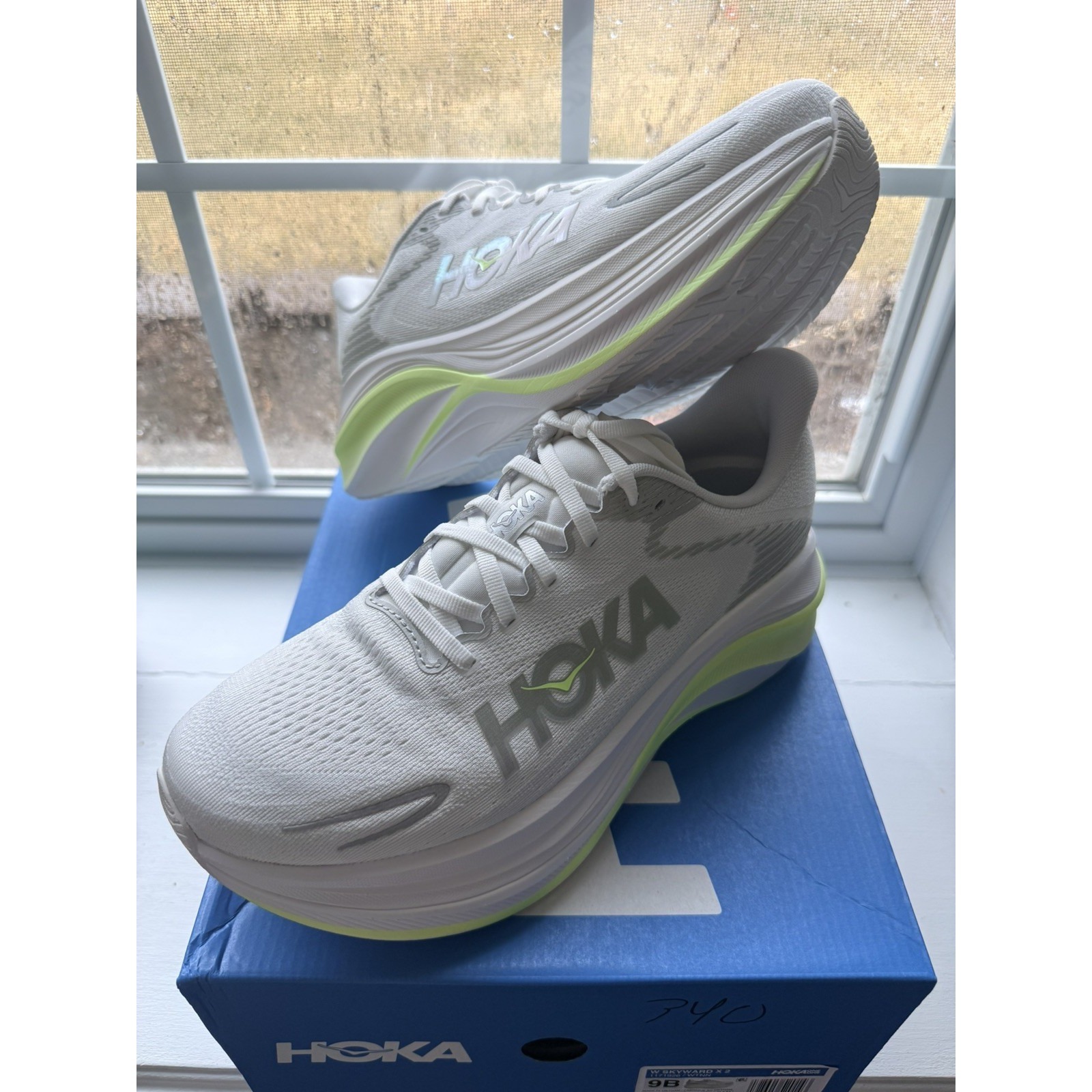 Hoka One One Skyward X 2 Women's 9 B White Metallic Running Shoes Training Nwb